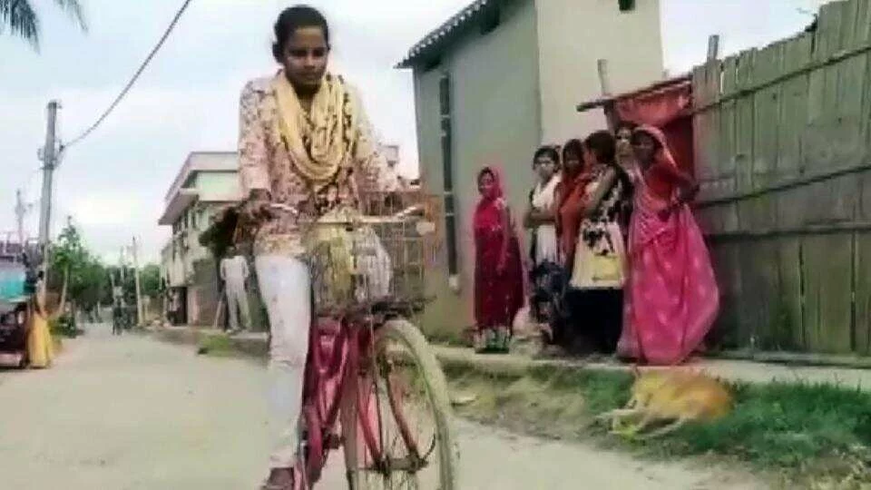 Jyoti Kumari carried her injured father on a cycle for around 1,200 km from Gurugram to Bihar’s Darbhanga amid Covid-19 lockdown.