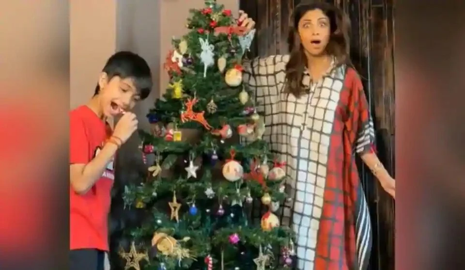 Shilpa Shetty and her son Viaan decorated their Christmas tree together.